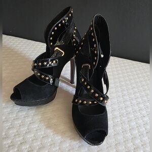 Kurt Geiger – Black Studded Patent Leather Heels